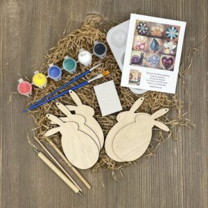 Dekoravimo rinkinys Velykų kiškiai, mažas dekoravimo rinkinys, pasidaryk pats dekoracijas velykoms, Velykų dekoracijos, zuikis kiaušinyje, zuikis margutyje, kiškis margutyje, kiškis kiaušinyje, velykų bobutė, velykų dovanos, bobutės lauktuvės, pakabinami žaislai ant šakos, pakabinamos dekoracijos ant šakos, edukacija per Velykas, kūrybinė veikla velykoms, velykų rankdarbiai, margučio marginjimas, margučių raštai, k